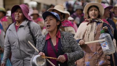 Un comerciante grita consignas durante una protesta contra la crisis económica en La Paz, Bolivia, el lunes 9 de junio de 2025. (Foto AP/Juan Karita)