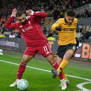 ARCHIVO - Foto del 3 de marzo del 2026, Joao Gomes del Wolverhampton le quita el balón a Mohamed Salah del Liverpool durante un encuentro de la Liga Premier. (AP Foto/Dave Shopland, Archivo)