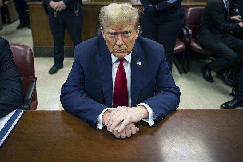 El expresidente Donald Trump en su juicio en Nueva York el 23 de abril del 2024. (AP foto/Yuki Iwamura, Pool)