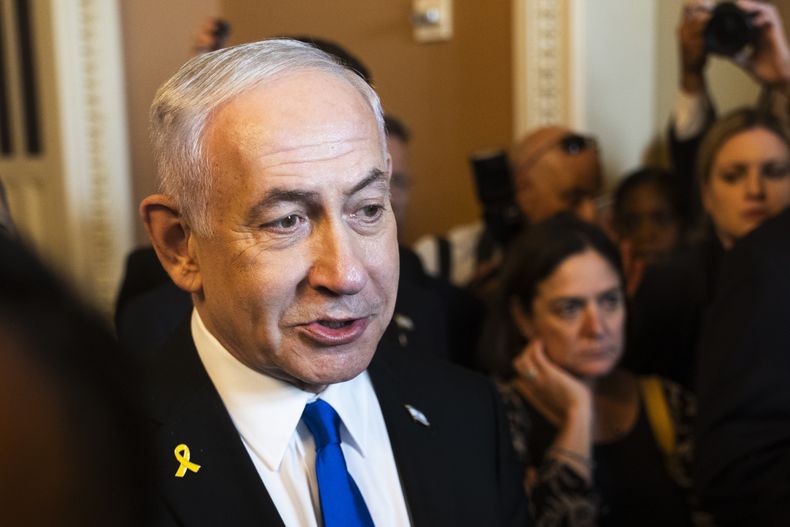 El primer ministro israelí, Benjamin Netanyahu, habla con la prensa después de reunirse con legisladores en el Capitolio, en Washington, el miércoles 9 de julio de 2025. (AP Foto/Manuel Balce Ceneta)