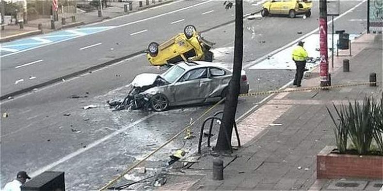 Conduciendo un vehículo diplomático de la embajada venezolana en Bogotá, un joven borracho y a exceso de velocidad, provocó un accidente que dejó un muerto y nueve personas heridas.