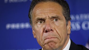 Acusan a Cuomo de contacto forzado en demanda penal