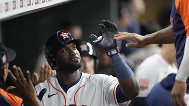 Álvarez aporta jonrón; Astros doblegan a Mets