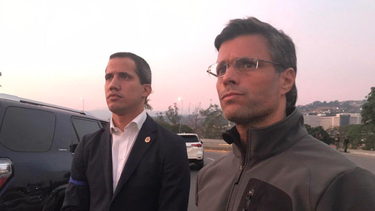 guaido a los militares: ¿la salida de maduro sera por las buenas o por las malas?