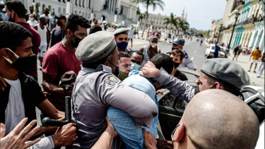 unos 200 familiares y amigos  piden a diaz-canel amnistia para presos del 11j cuba