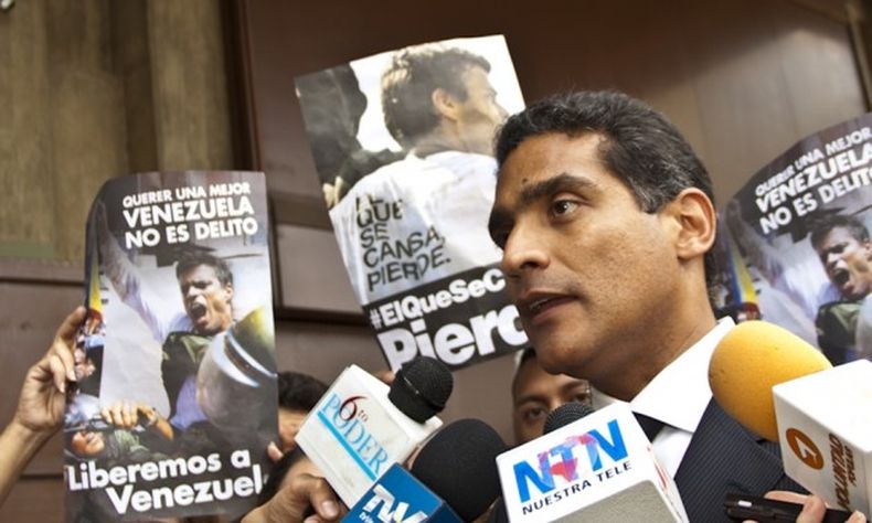 Este jueves, la defensa del dirigente político Leopoldo López se pronunció sobre la resolución emanada el dia de ayer por la Organización de las Naciones Unidas. En ese sentido, el abogado Juan Carlos Gutierrez aseguró que el Gobierno Nacional debe acatar