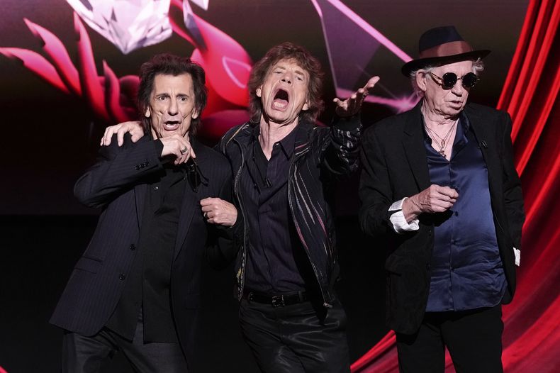 Ronnie Wood, de izquierda a derecha, Mick Jagger, y Keith Richards posan para retratos en la conferencia de prensa para anunciar el nuevo álbum de los Rolling Stones Hackney Diamonds el miércoles 6 de septiembre de 2023 en Londres. (Scott Garfitt/Invision/AP)