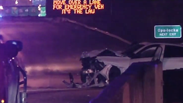 1 muerto, 1 hospitalizado despues de un accidente donde un nissan subio al palmetto expressway en sentido contrario