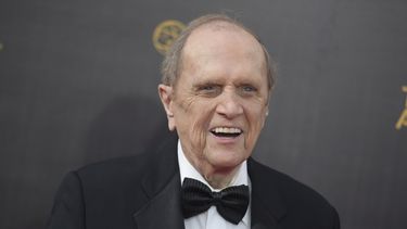 Bob Newhart asiste a la los Premios Emmy de Artes Creativas, el 10 de septiembre de 2016, en Los Ángeles. (Photo por Richard Shotwell/Invision/AP, Archivo)