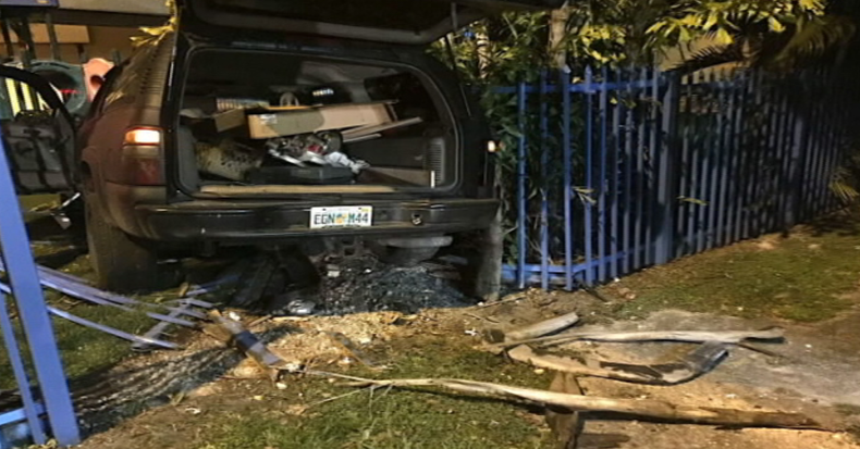 carro contra guarderia.png