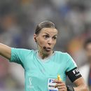 Frappart hace historia como primera árbitro en un Mundial