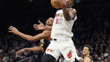 Heat supera a Suns 104-96 con 26 puntos de Victor Oladipo