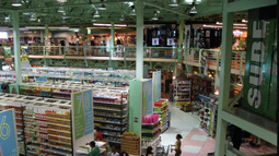 cubanos dejan 17 millones de dolares en turismo de compras en isla margarita