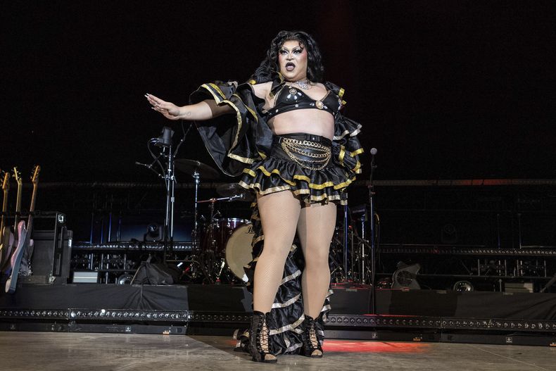 Coqueta durante su presentación en The Midwest Princess Tour de Chappell Roan el martes 1 de octubre de 2024 en el anfiteatro FirstBank en Franklin, Tennessee. (Foto Amy Harris/Invision/AP)