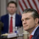 El secretario de Defensa, Pete Hegseth, responde a las preguntas de los periodistas durante una reunión con el secretario de Defensa de Gran Bretaña, John Healey, en el Pentágono, el jueves 6 de marzo de 2025, en Washington. (AP Foto/Rod Lamkey, Jr.)