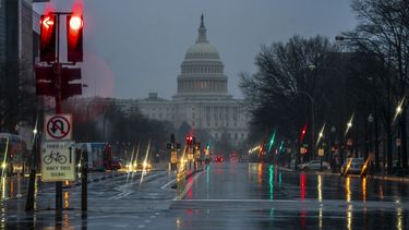 Trump amenaza con cerrar frontera si no se financia muro