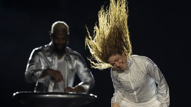 La cantante Shakira, durante un concierto de su gira Las Mujeres Ya No Lloran World Tour, en Río de Janeiro, Brasil, el 11 de febrero de 2025. (AP Foto/Bruna Prado)
