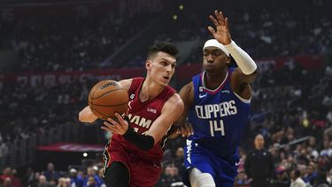 Adebayo anota 31 y Heat remonta y vence a Clippers 110-100