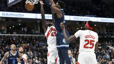 Siakam y Raptors arman rally y vencen 106-103 a Grizzlies