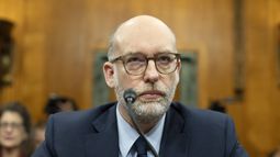 ARCHIVO - Russell Vought, elegido por el presidente Donald Trump para director de la Oficina de Administración y Presupuesto, comparece ante el Comité de Presupuesto del Senado durante una audiencia para examinar su nominación, en el Capitolio en Washington, el 22 de enero de 2025. (AP Foto/Jacquelyn Martin, archivo)