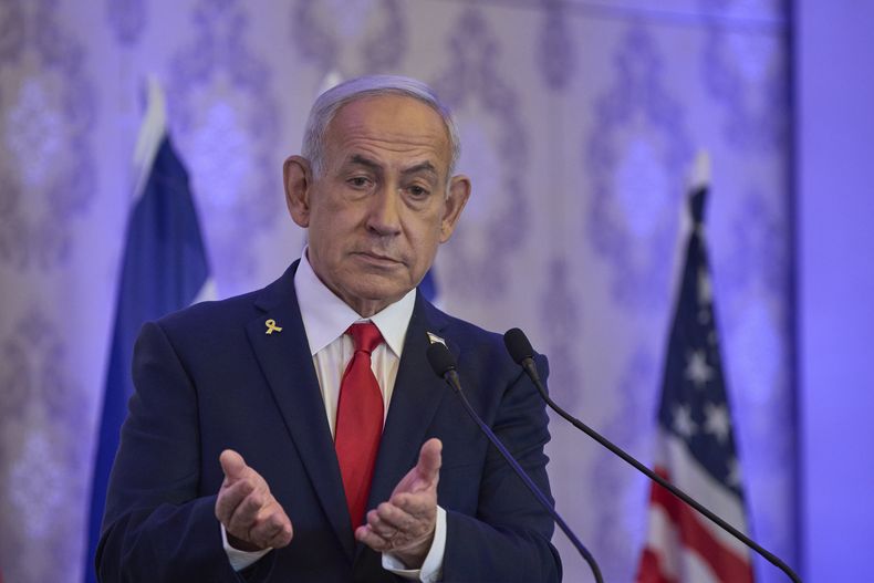 El primer ministro de Israel, Benjamin Netanyahu, habla al público en una conferencia en Jerusalén en Jerusalén, el domingo 27 de julio de 2025. (AP Foto/Ohad Zwigenberg)