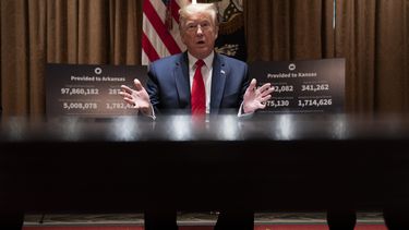 Política y pandemia: Trump visita planta Ford sin mascarilla