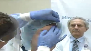 americateve | Con nuevos protocolos puestos en práctica contra el Ébola en el hospital Jackson Memorial, América Noticias tuvo la oportunidad de ser testigo de una demostración de cómo los médicos y enfermeras se alistan en sus trajes protectores para atender a posible