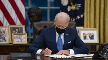 Biden revierte políticas migratorias de Trump