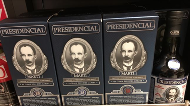 cubano que vivio en miami lanza en dominicana ron que usa la imagen del peso cubano