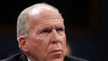 Brennan sopesa acción legal contra revocaciones de seguridad