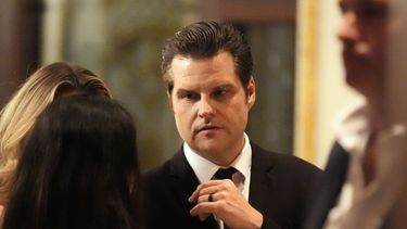 Matt Gaetz habla antes de que el presidente electo Donald Trump tome la palabra durante una gala del America First Policy Institute en su residencia de Mar-a-Lago, el jueves 14 de noviembre de 2024, en Palm Beach, Florida (Foto AP/Alex Brandon)
