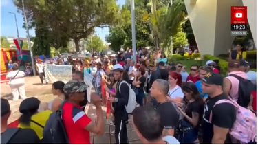 caravana de migrantes cubanos parte de tapachula rumbo a la ciudad de mexico
