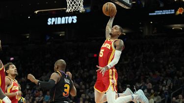 Murray encesta 21 y Hawks arrollan a Suns 132-100