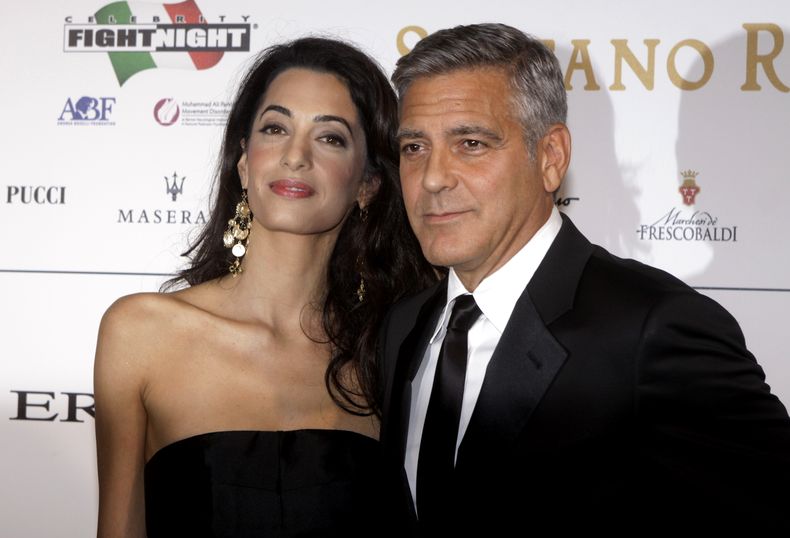 George Clooney y su prometida, Amal Alamuddin, posan al llegar a la gala ben&eacute;fica &quot;Celebrity Fight Night&quot; en Florencia, Italia, el domingo 7 de septiembre del 2014. (AP Foto/Francesco Bellini)