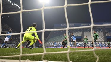 Napoli extiende a 18 puntos su ventaja como líder de Italia