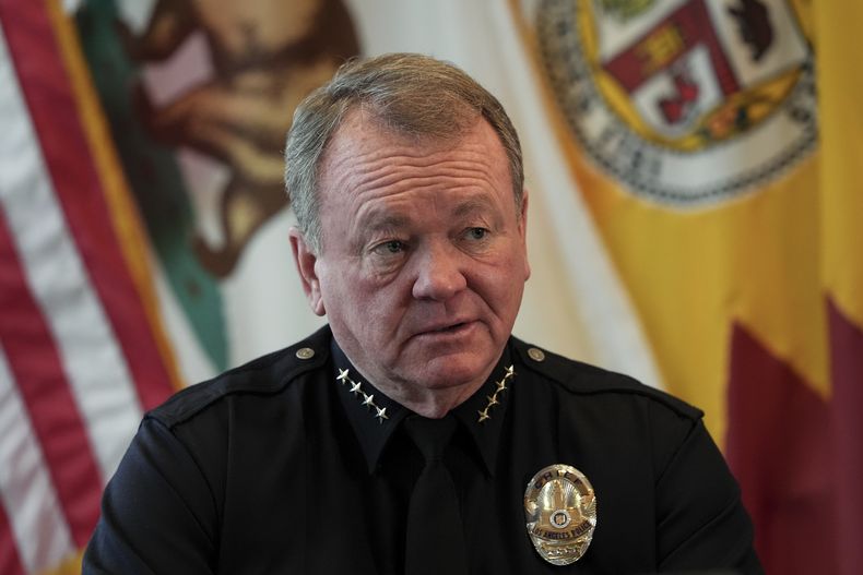 El jefe del Departamento de Policía de Los Ángeles, Jim McDonnell, durante una entrevista con The Associated Press, el miércoles 4 de diciembre de 2024, en Los Ángeles. (AP Foto/Jae C. Hong)