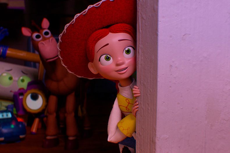 Esta imagen publicada por Pixar muestra al personaje de Jessie, con la voz de Joan Cusack, en una escena de Toy Story 5. (Pixar-Disney via AP)
