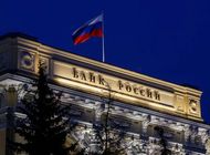 La bandera rusa flamea sobre el edificio del Banco Central, en Moscú (REUTERS/Maxim Shemetov)