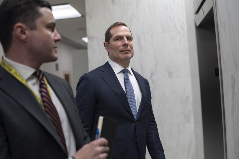 Pete Marocco, nominado político de la desmantelada USAID, sale tras informar a puerta cerrada a la Comisión de Asuntos Exteriores de la Cámara de Representantes, en el Capitolio, Washington, el miércoles 5 de marzo de 2025. (AP Foto/J. Scott Applewhite)