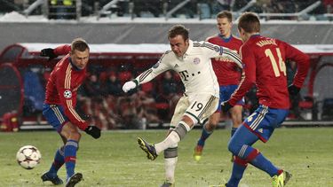 americateve | El jugador de Bayern Munich, Mario Goetze, centro, anota un gol contra CSKA de Mosc&uacute; en la Liga de Campeones el mi&eacute;rcoles, 27 de noviembre de 2013, en Mosc&uacute;. (AP Photo/Ivan Sekretarev)