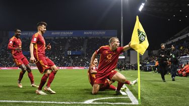 Rasmus Kristensen de la Roma celebra tras anotar en el encuentro de la Serie A ante el Sassuolo el domingo 3 de diciembre del 2023. (Massimo Paolone /LaPresse via AP)