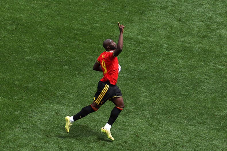 Romelu Lukaku, de la selección de Bélgica, festeja un autogol de Egipto durante el encuentro mundialista celebrado el lunes 15 de junio de 2026 en Seattle (AP Foto/Maddy Grassy)