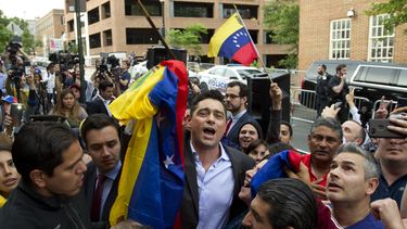 Acusan a ocupantes de la embajada venezolana en EEUU