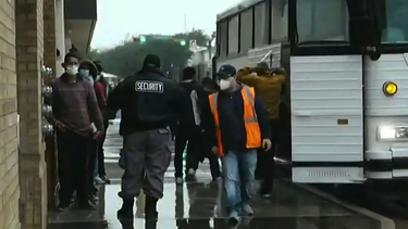 administracion biden estaria usando vuelos secretos para repartir inmigrantes ilegales por todo eeuu