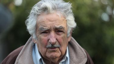 a pepe mujica lo operaron de urgencia... por una espina de pescado