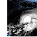 Esta imagen satelital tomada por la Oficina Nacional de Administración Oceánica y Atmosférica (NOAA, por sus siglas en inglés) muestra el huracán Odalys en el océano Pacífico, el 23 de septiembre de 2026. (NOAA vía AP)