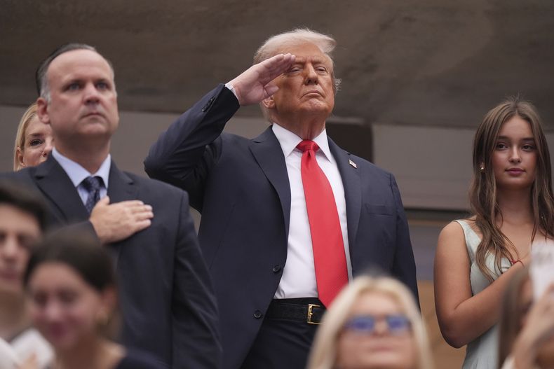El presidente Donald Trump presencia la final masculina del Abierto de Estados Unidos, el domingo 7 de septiembre de 2025, en Nueva York. (AP Foto/Seth Wenig)