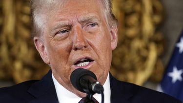 El presidente electo de Estados Unidos, Donald Trumo, ofrece una conferencian de prensa en Palm Beach, Florida, el 7 de enero de 2025. (AP Foto/Evan Vucci)