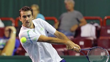 americateve | El croata Marin Cilic devuelve un env&iacute;o del holand&eacute;s Igor Sijsling en el torneo Masters de Par&iacute;s el 28 de octubre del 2013. (AP Photo/Remy de la Mauviniere)
