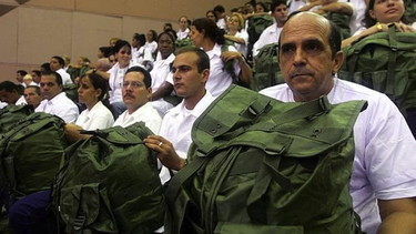 la dictadura cubana envia a mexico militares en lugar de medicos por temor a las deserciones